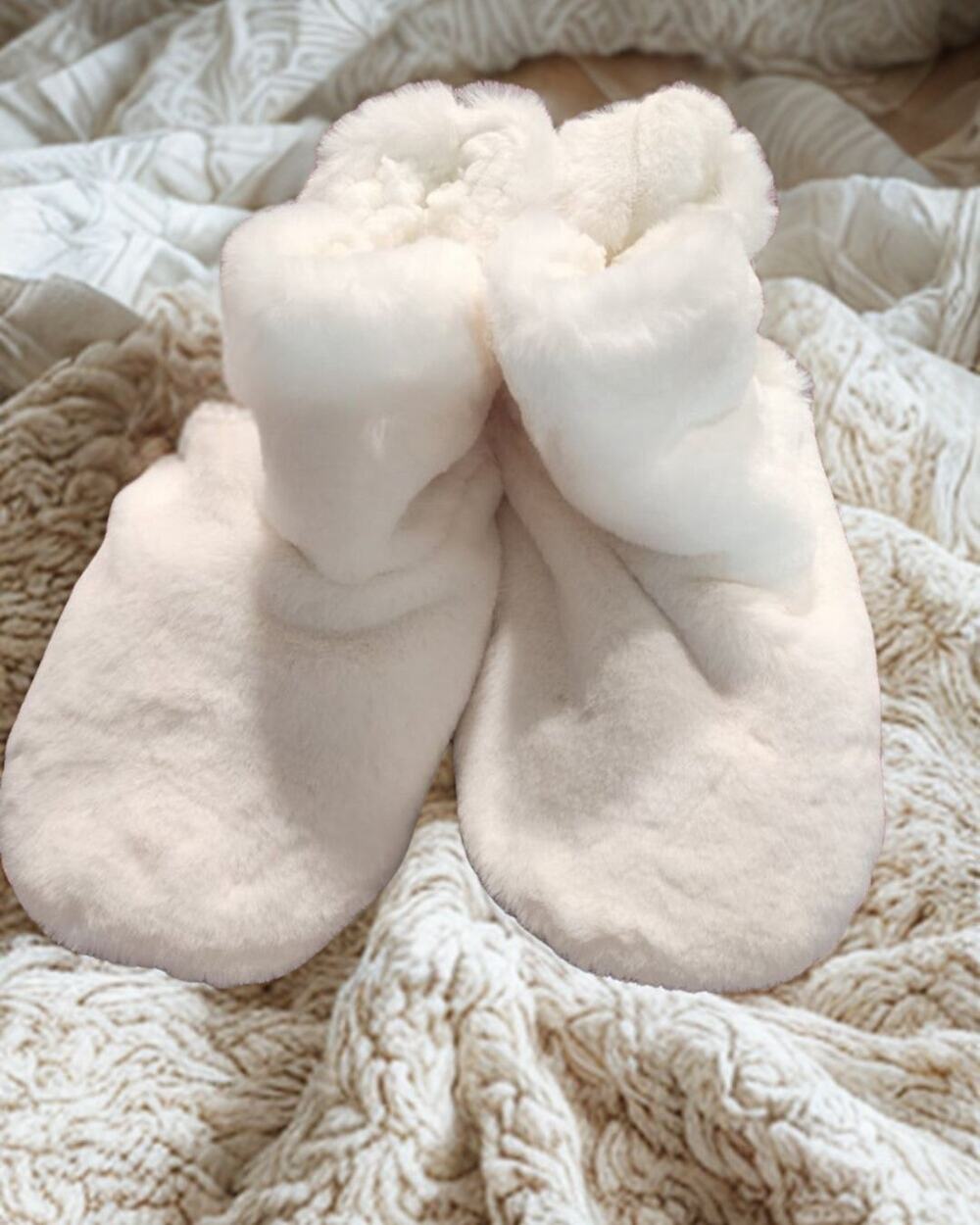 FIVE Pairs Auden Faux Fur Booties Slippers NWT White M/L 8-10 (5 for $30)
